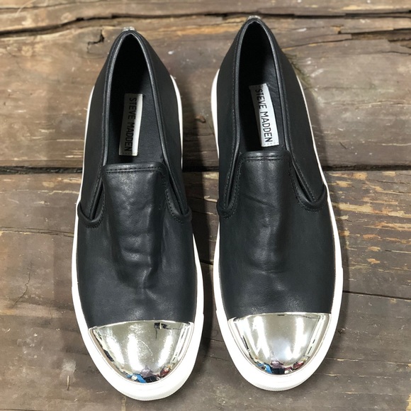 Size 8 Steve Madden Silver Toe Black Sneaker - Picture 3 of 6